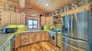 House (4 Bedrooms) | Interior