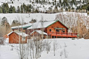 Interior - Charming Bedford Cabin w/ Private Hot Tub! (Bedford)