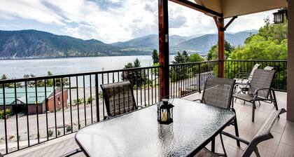 Breezy Lake Chelan Condo w/ Pool & Hot Tub Access!
