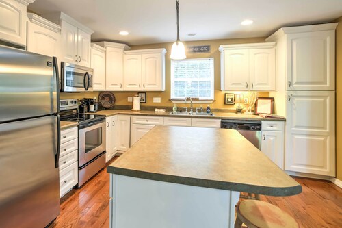 Hot Tub & Wooded Views: Lakefront Blue Eye Cottage