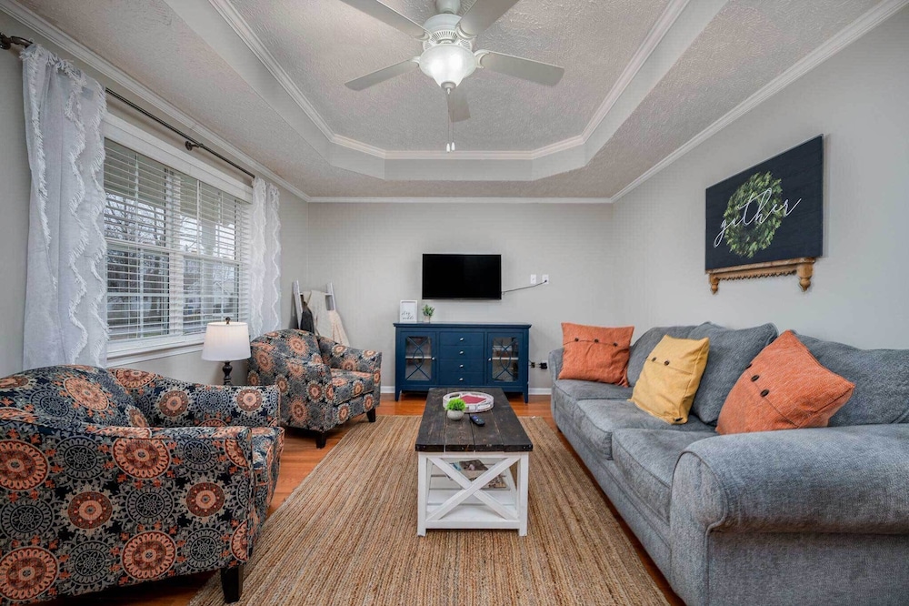 Single-story Manchester Home Close to Parks!