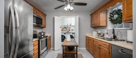 House (3 Bedrooms) | Interior