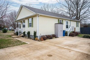 House (3 Bedrooms) | Interior - Single-story Manchester Home Close to Parks! (Manchester)