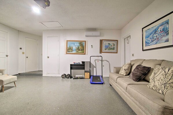 Interior - Lovely Lauderhill Retreat < 12 Mi to Beach! (Lauderhill)