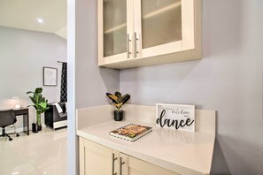 Interior - Lovely Lauderhill Retreat < 12 Mi to Beach! (Lauderhill)