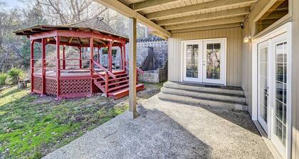 Pet-friendly Grants Pass Home w/ Hot Tub!