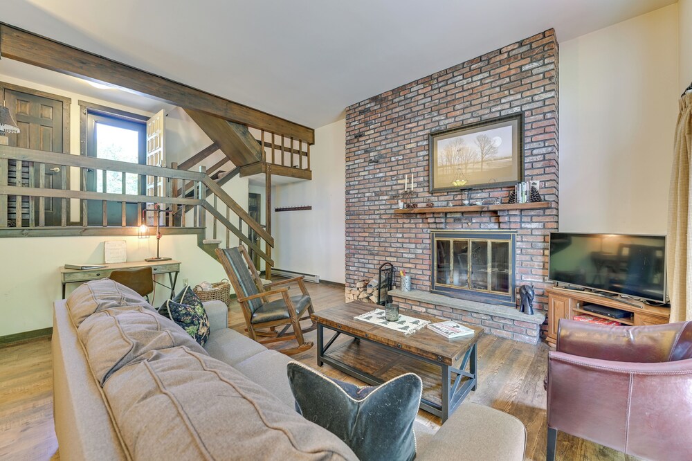 Immaculate Winter Getaway Near Skiing & Hiking!