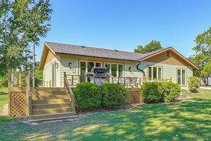 House (2 Bedrooms) | Interior - Kayaks & Boat Dock: Waterfront Home in Grove (Grove)