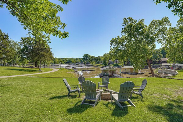 Kayaks & Boat Dock: Waterfront Home In Grove - Grove