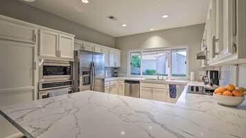 Microwave, oven, kompor, dan mesin pencuci piring