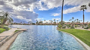 Kolam renang outdoor