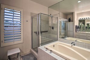 Apartment (3 Bedrooms) | Badezimmer