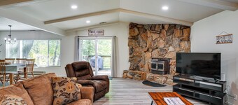 Furnished Deck & Fire Pit: Sherwood Forest Cabin