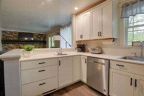 House (6 Bedrooms) | Interior