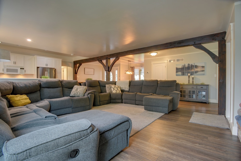 Family Home + Private Hot Tub on Susquehanna River