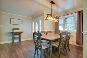 House (6 Bedrooms) | Interior