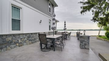 House (6 Bedrooms) | Interior