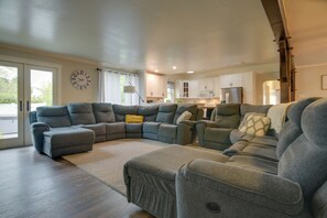 House (6 Bedrooms) | Interior