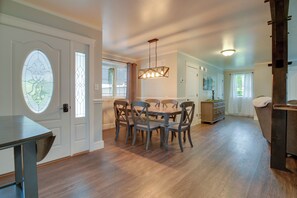 House (6 Bedrooms) | Interior