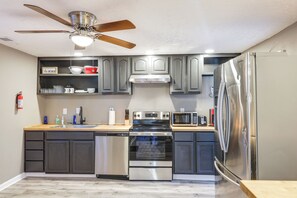 Cottage (1 Bedroom) | Interior - Cozy Newport Cottage Near Stadiums & Downtown (Newport)