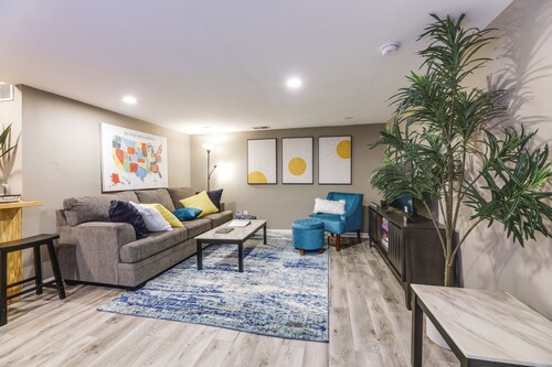 Cozy Newport Cottage Near Stadiums & Downtown