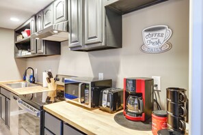 Cottage (1 Bedroom) | Interior - Cozy Newport Cottage Near Stadiums & Downtown (Newport)