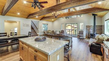 House (3 Bedrooms) | Interior