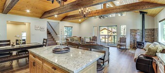 Cozy Pine Mountain Club Cabin w/ Large Deck