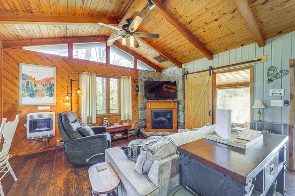 Near Lake + Trails: Rustic Newland Cabin W/ Deck! - Sugar Mountain, NC