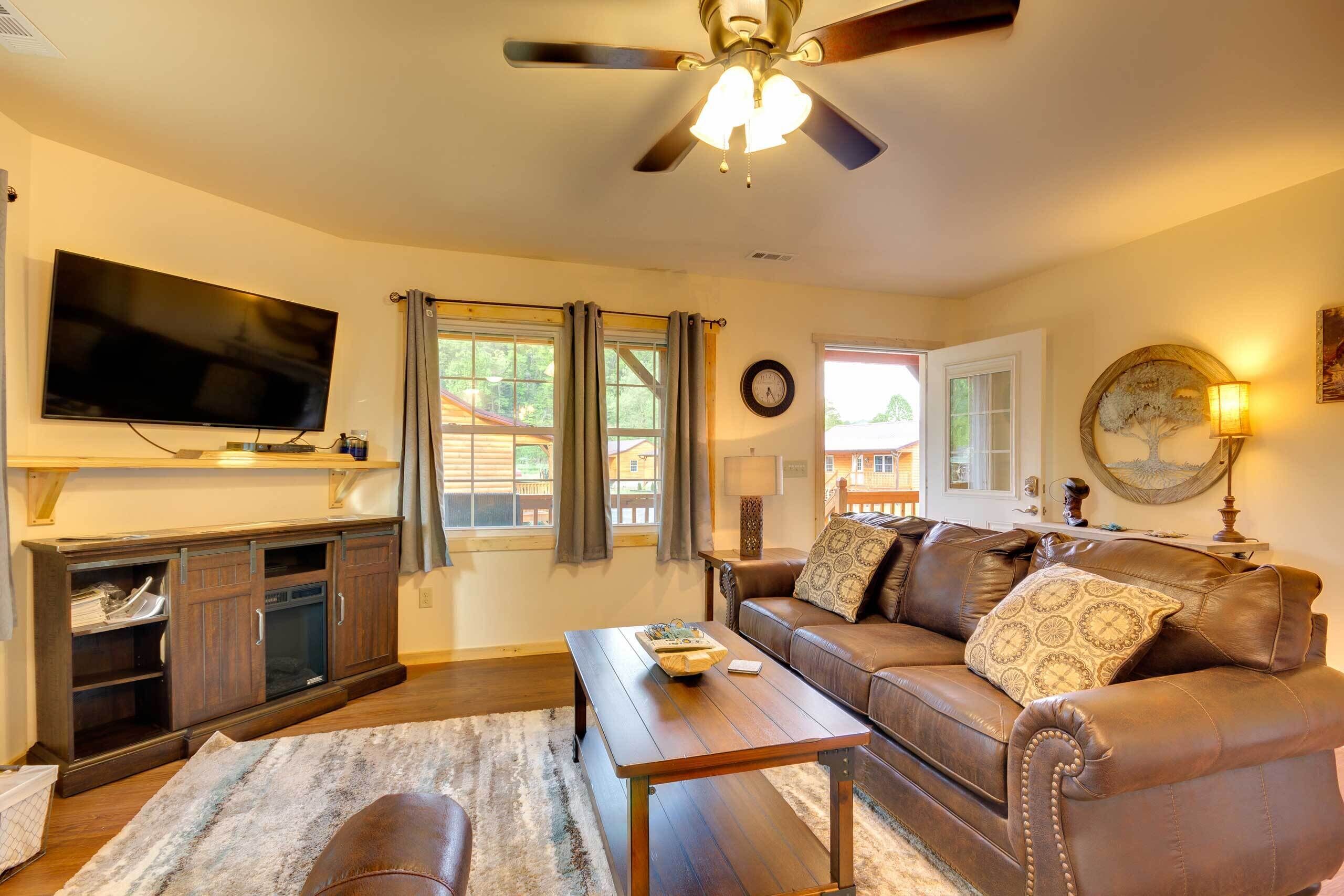 Waterfront Cabin w/ Hot Tub on Tuckasegee River!