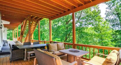 Lake Cumberland Retreat w/ Deck & Views!