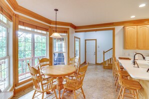 House (6 Bedrooms) | Interior