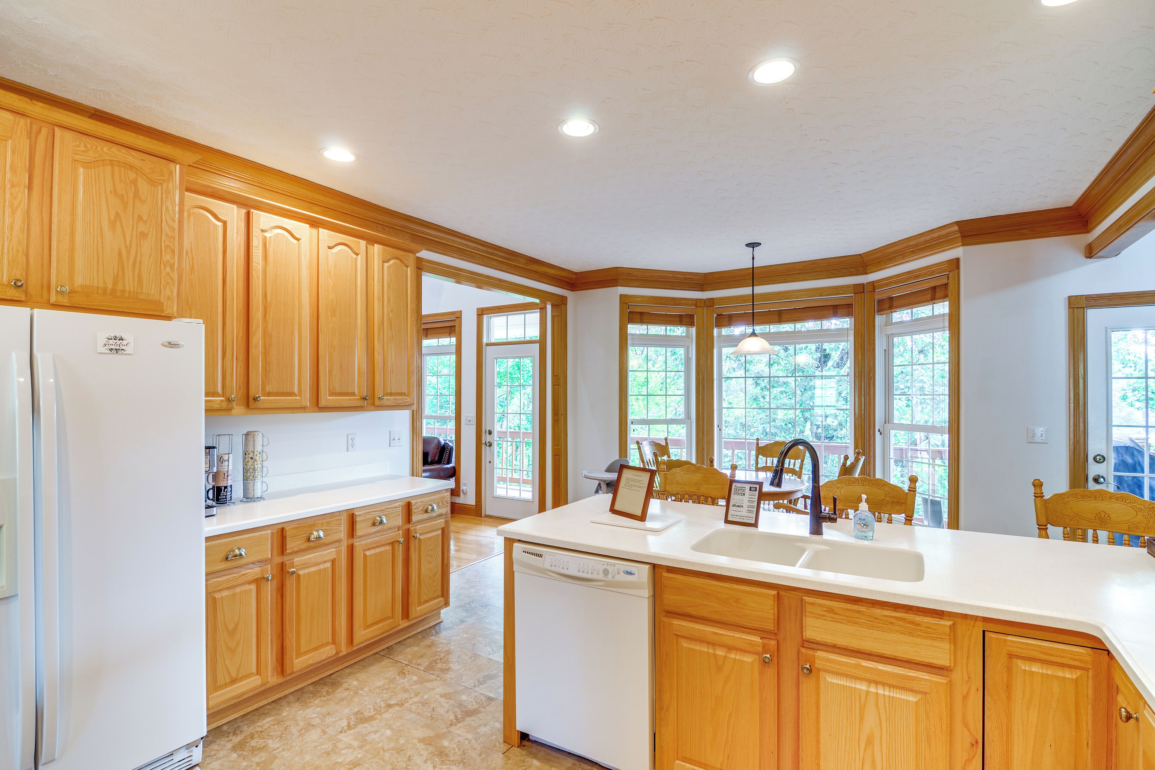 House (6 Bedrooms) | Interior