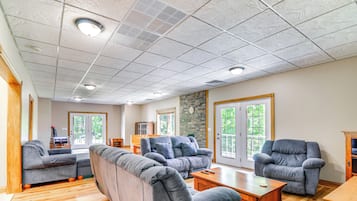 House (6 Bedrooms) | Interior