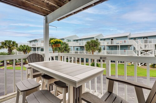 Orange Beach Condo w/ Shared Pool & Views!