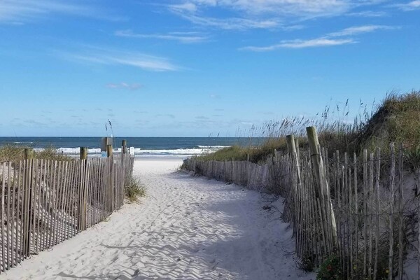1 Block To Shore: Family Condo In Myrtle Beach! - Murrells Inlet Beach