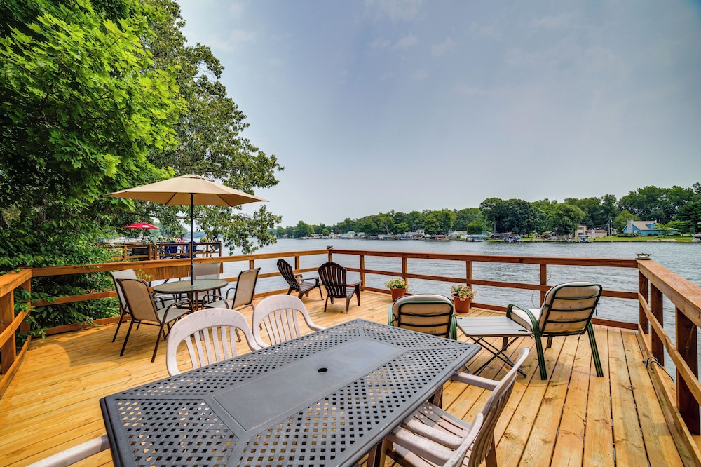 'cozy Cottage' w/ Private Patio by Indiana Beach!