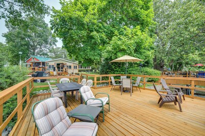 Lakefront Cottage w/ Deck Near Indiana Beach!