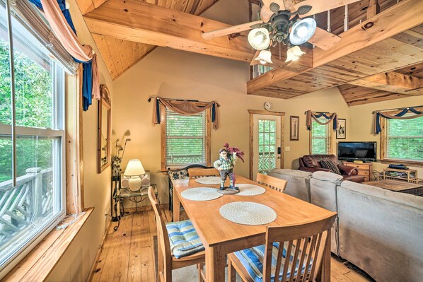 Interior - Golfer's Retreat at Kudzu Cove Cabins Resort (Guntersville)