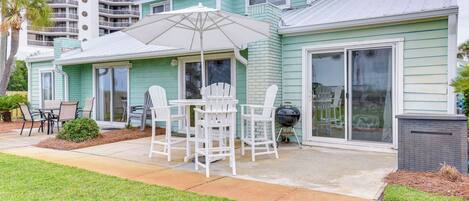 Apartment (2 Bedrooms) | Outdoor dining
