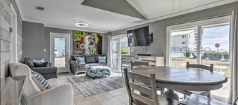 Vibrant Family Condo: 100 Feet to Private Beach!