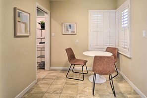 Dining - Los Angeles Suite ~ 12 Mi From Downtown! (Los Angeles)