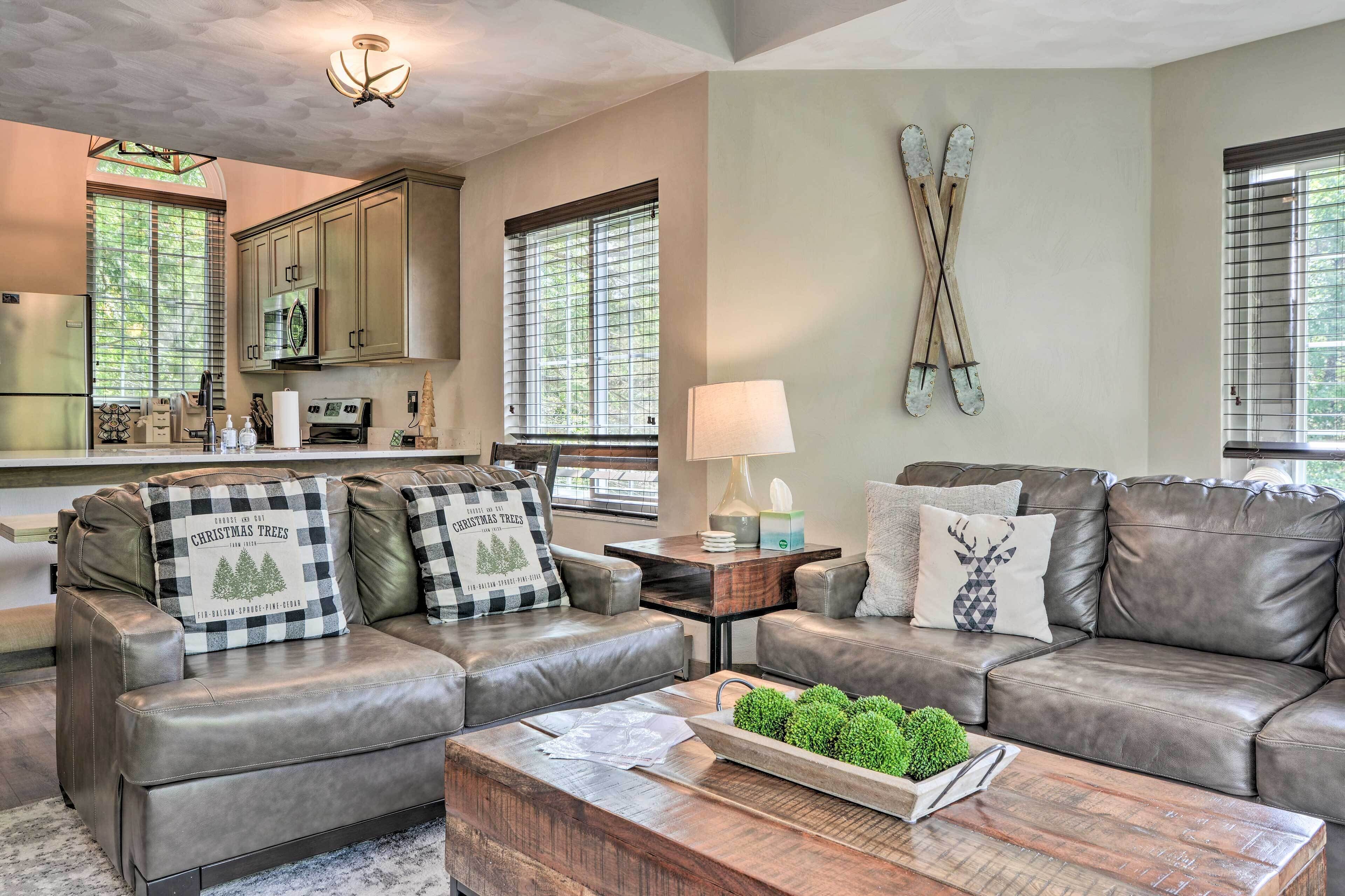 Somerset Townhome w/ Deck < 2 Mi to Ski Lift!