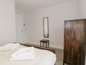 4 bedrooms, individually decorated, individually furnished, free WiFi