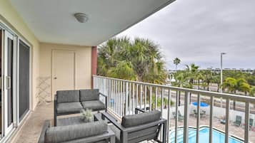 Apartment (2 Bedrooms) | Front of property