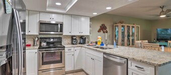 Indian Shores Condo w/ 2 Balconies & Pool Access!