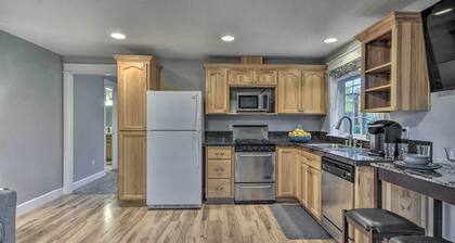 Chic Battle Ground Apartment ~ 18 Mi to Vancouver!