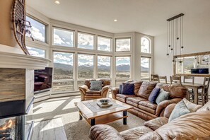 Apartment (3 Bedrooms) | Interior - Fraser Townhome w/ Deck, 7 Mi to Winter Park! (Fraser)