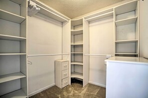 Interior - Spacious Delaware Abode w/ Private Backyard! (Delaware)