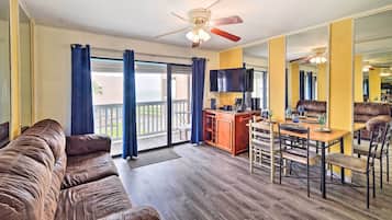 Apartment (1 Bedroom) | Living area | TV